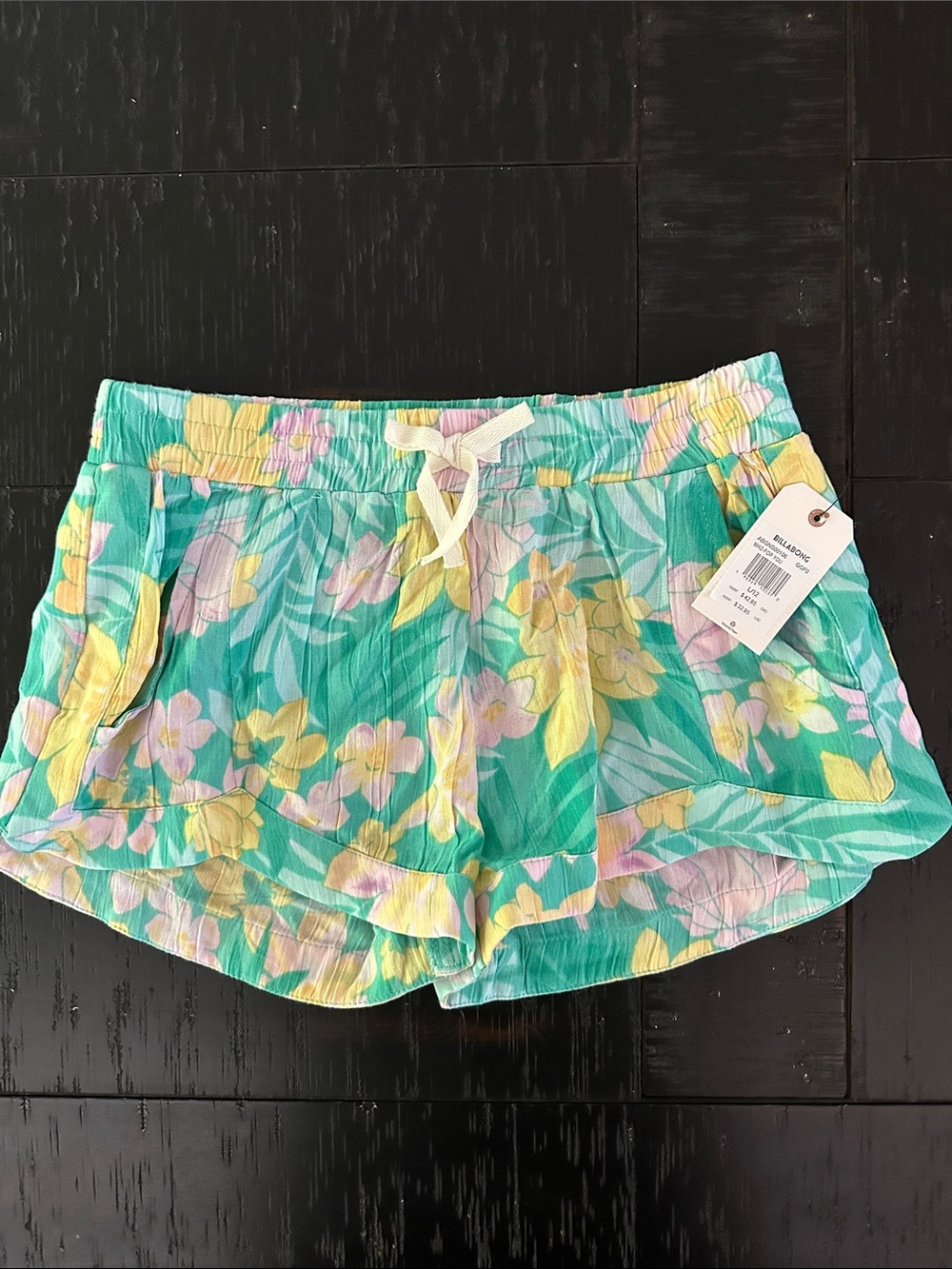 NWT Billabong Shorts - Size L (12)